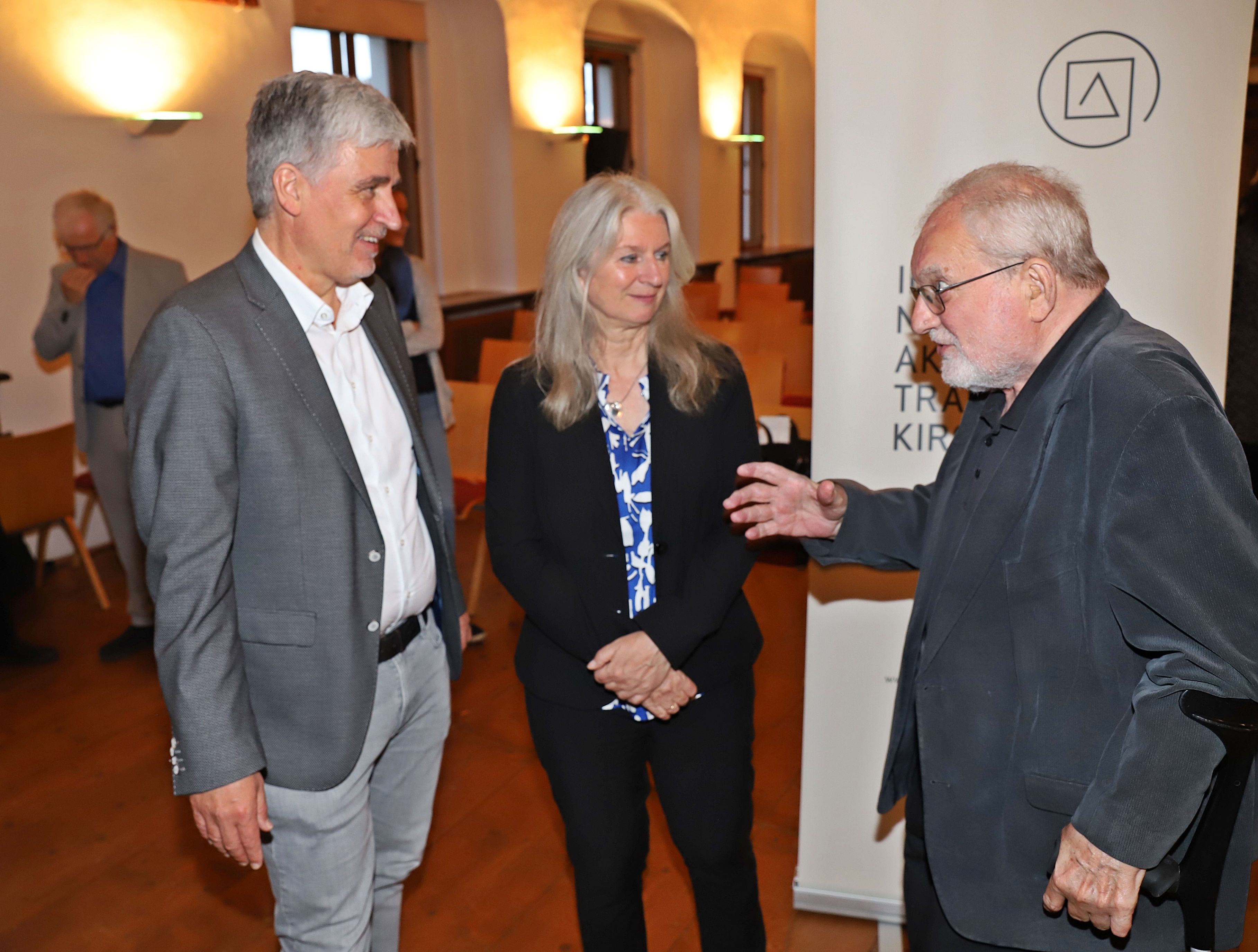 Vortrag "Optische und akustische Fallen" Prof.in Ritsch-Marte mit dem Vorstand